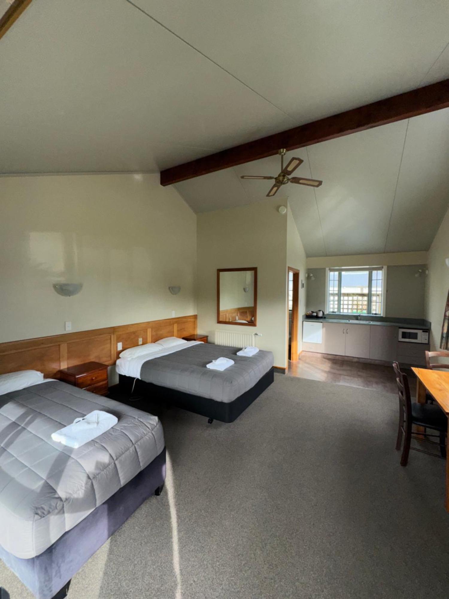 South Sea Hotel - Stewart Island Half-moon Bay Buitenkant foto